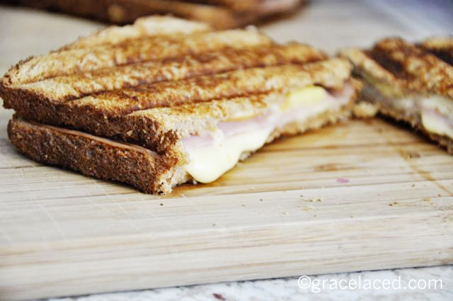 Grilled Gouda, Ham, and Apple Sandwiches | gracelaced.com